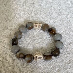 Edgy Skull & Agate Beaded Stretch Bracelet | Unisex Gray Stone